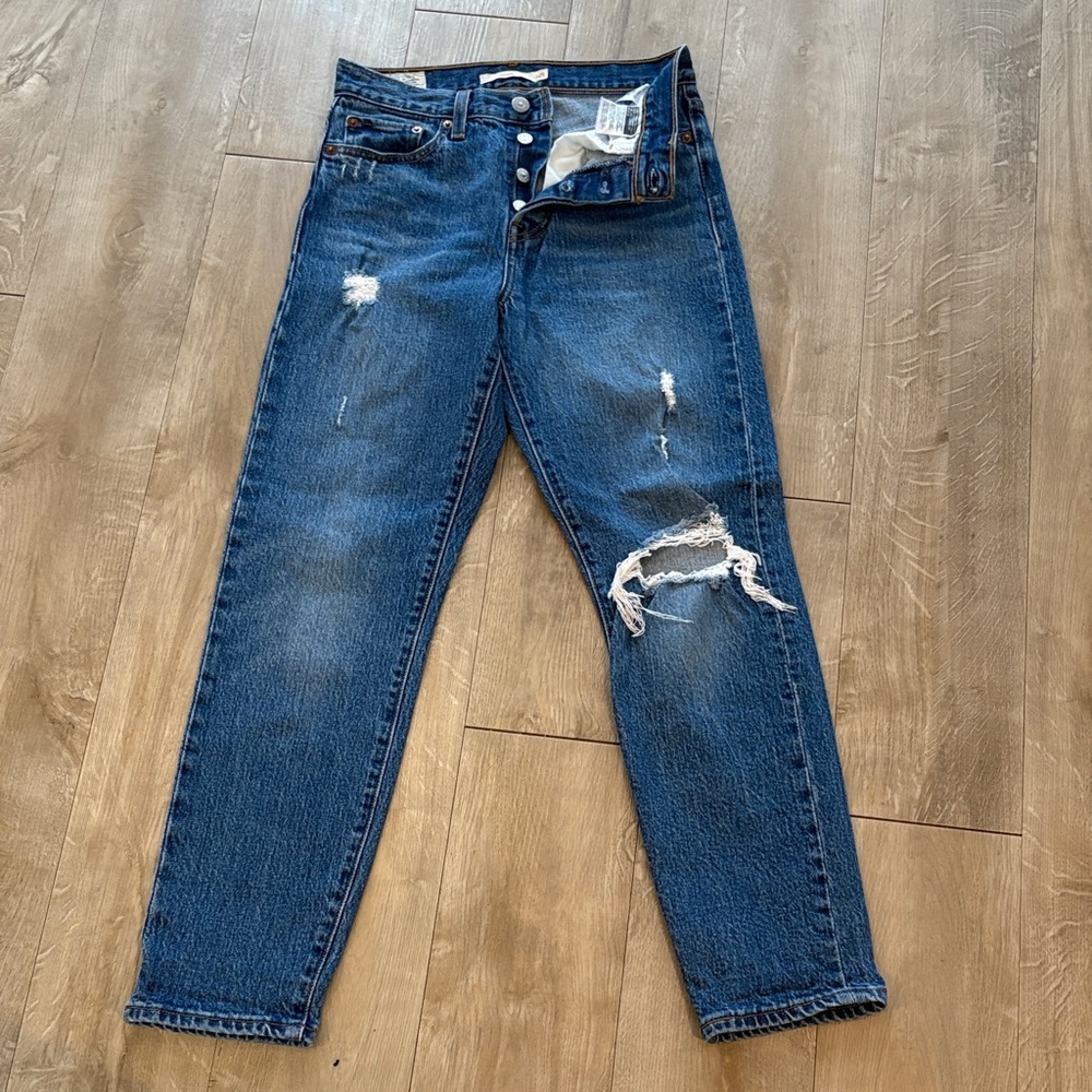 LEVI’S Wedgie Jeans Size 25 Distressed Button Fly Dark Wash